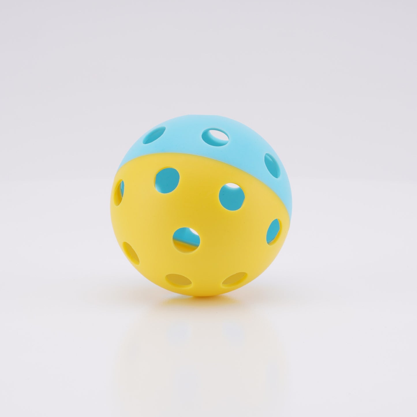 Dual-color Yellow/Blue 26-hole indoor pickleball. What is a good pickleball paddle for beginners.