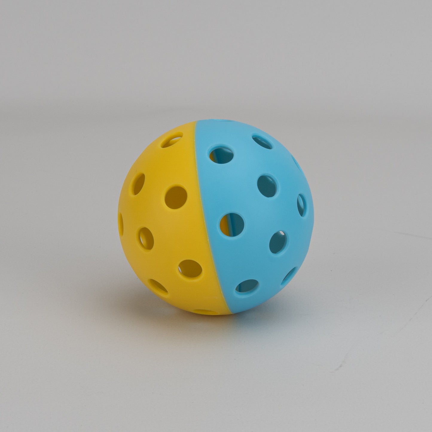 Dual-color Yellow/Blue 40-hole TPE outdoor pickleball. What makes a pickleball paddle good is the ball's stability.